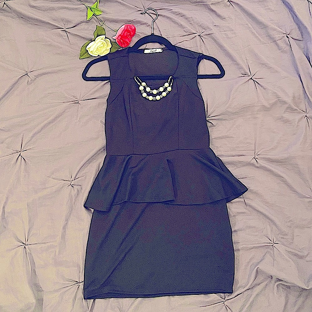 Absolutely beautiful black formal dress🌺🌺
